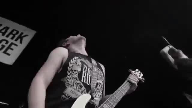 Asking Alexandria - I Won’t Give In