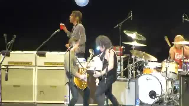 Foo Fighters - Detroit Rock City (Kiss cover)