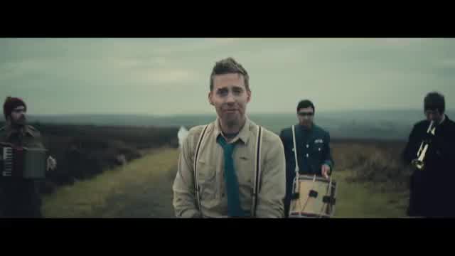 Kaiser Chiefs - Coming Home