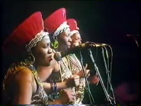 Mahotella Queens - Awuthele Kancane