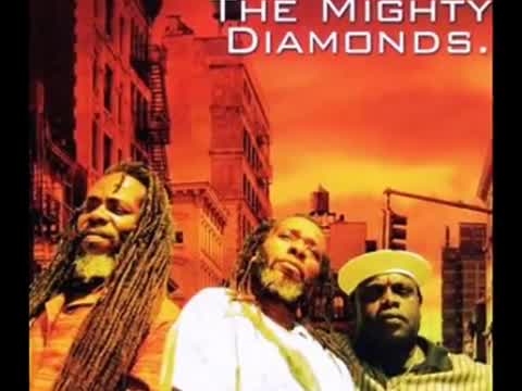 Mighty Diamonds - Just Can't Figure Out