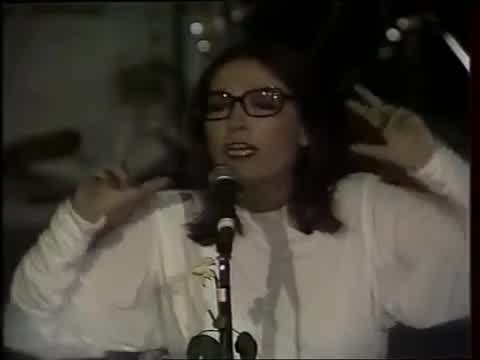 Nana Mouskouri - den itan nissi